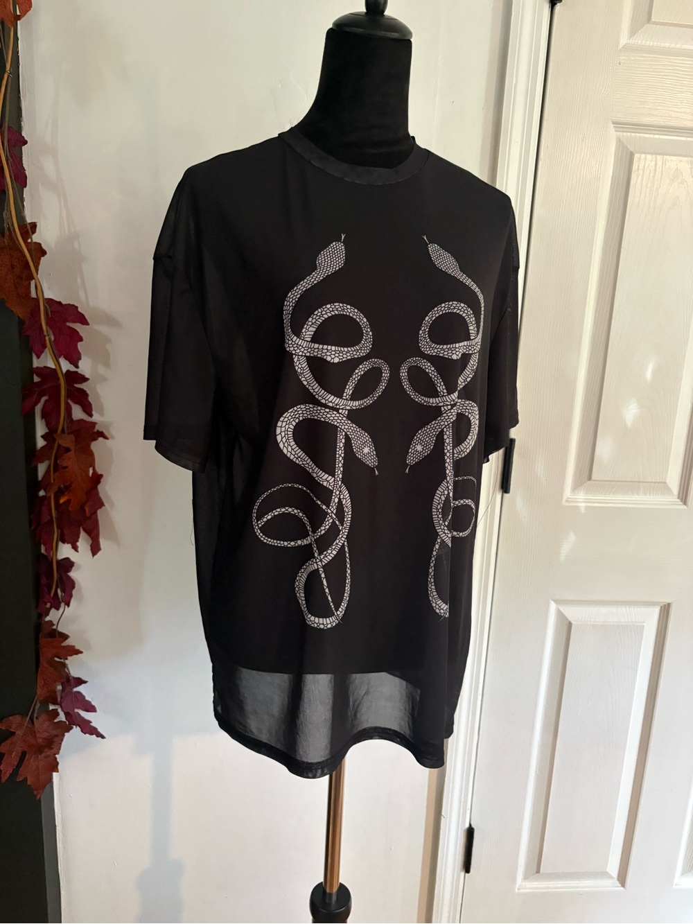 Black Women’s Sheet Short Sleeve Tee with Snake Print